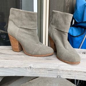Size 39 (Women’s Size 8) Rag & Bone Canvas ankle booties.